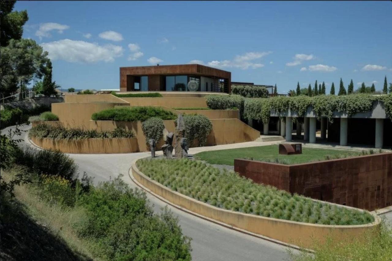 Tina De Vila, En La Capital Del Vino Vilafranca del Penedès Exterior photo